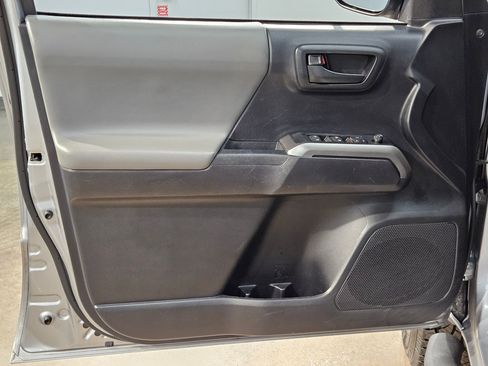 Used 2020 Toyota Tacoma SR5 w/ SR5 Appearance Package (SM) image 20