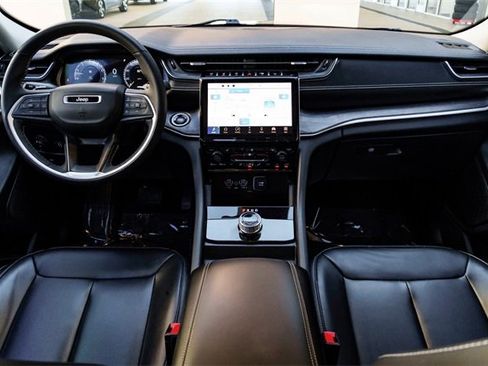 Used 2023 Jeep Grand Cherokee Limited image 23