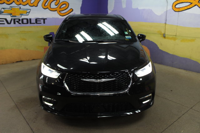 Used 2026 Chrysler Pacifica Select FWD image 3