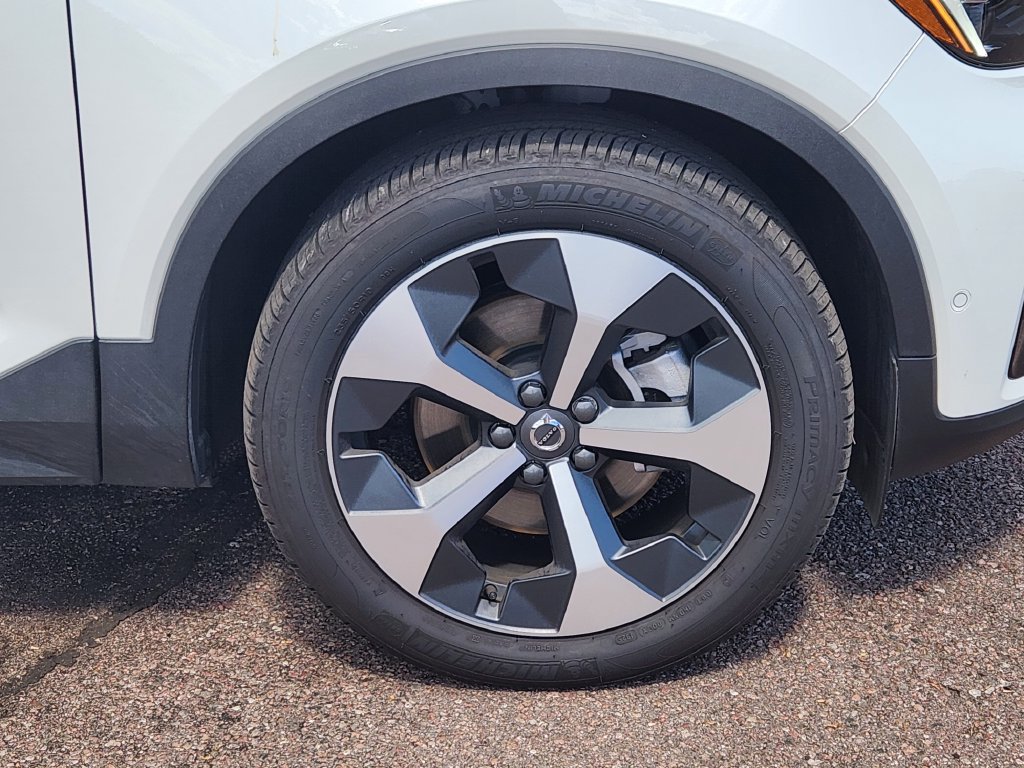 New 2026 Volvo XC40 B5 Plus w/ Protection Package Premier AWD/4WD image 30