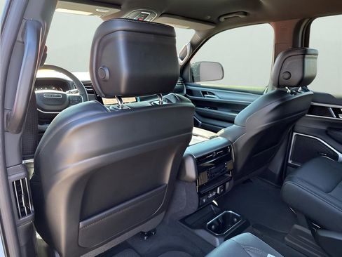 New 2026 Jeep Grand Wagoneer Limited image 18