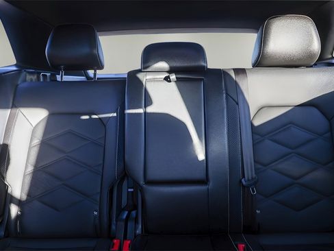 Used 2025 Volkswagen Atlas Cross Sport SE image 22