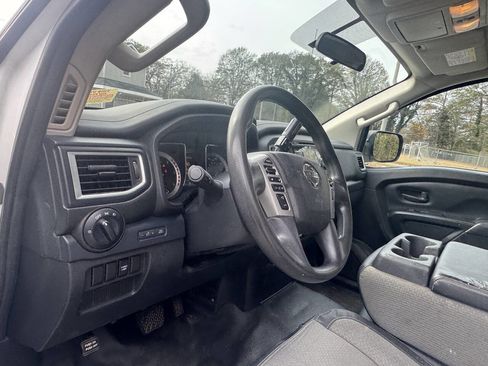 Used 2017 Nissan Titan S image 30