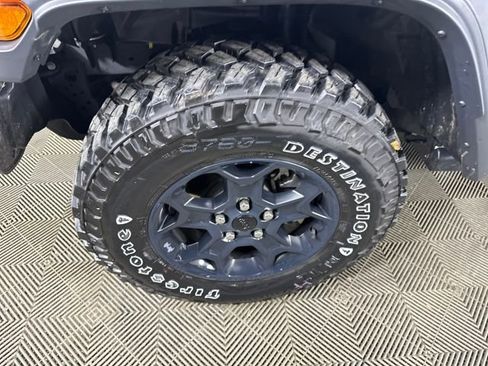 Used 2023 Jeep Wrangler Unlimited w/ Cold Weather Group image 9