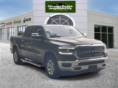 Used 2023 RAM 1500 Laramie AWD/4WD image 4