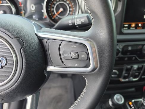 Used 2023 Jeep Gladiator Overland w/ LED Lighting Group AWD/4WD image 30