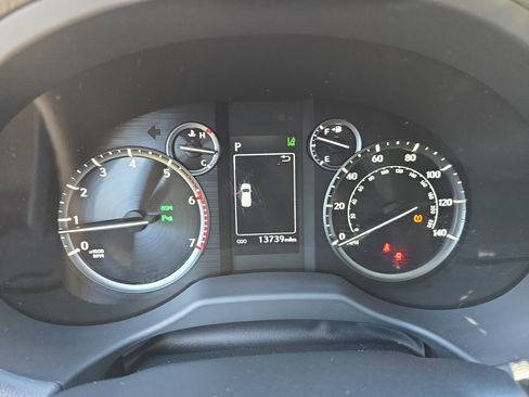 Used 2022 Lexus GX 460 Premium w/ Premium Package image 18