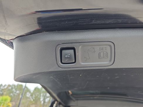 Used 2024 Ford Expedition Max XLT image 19