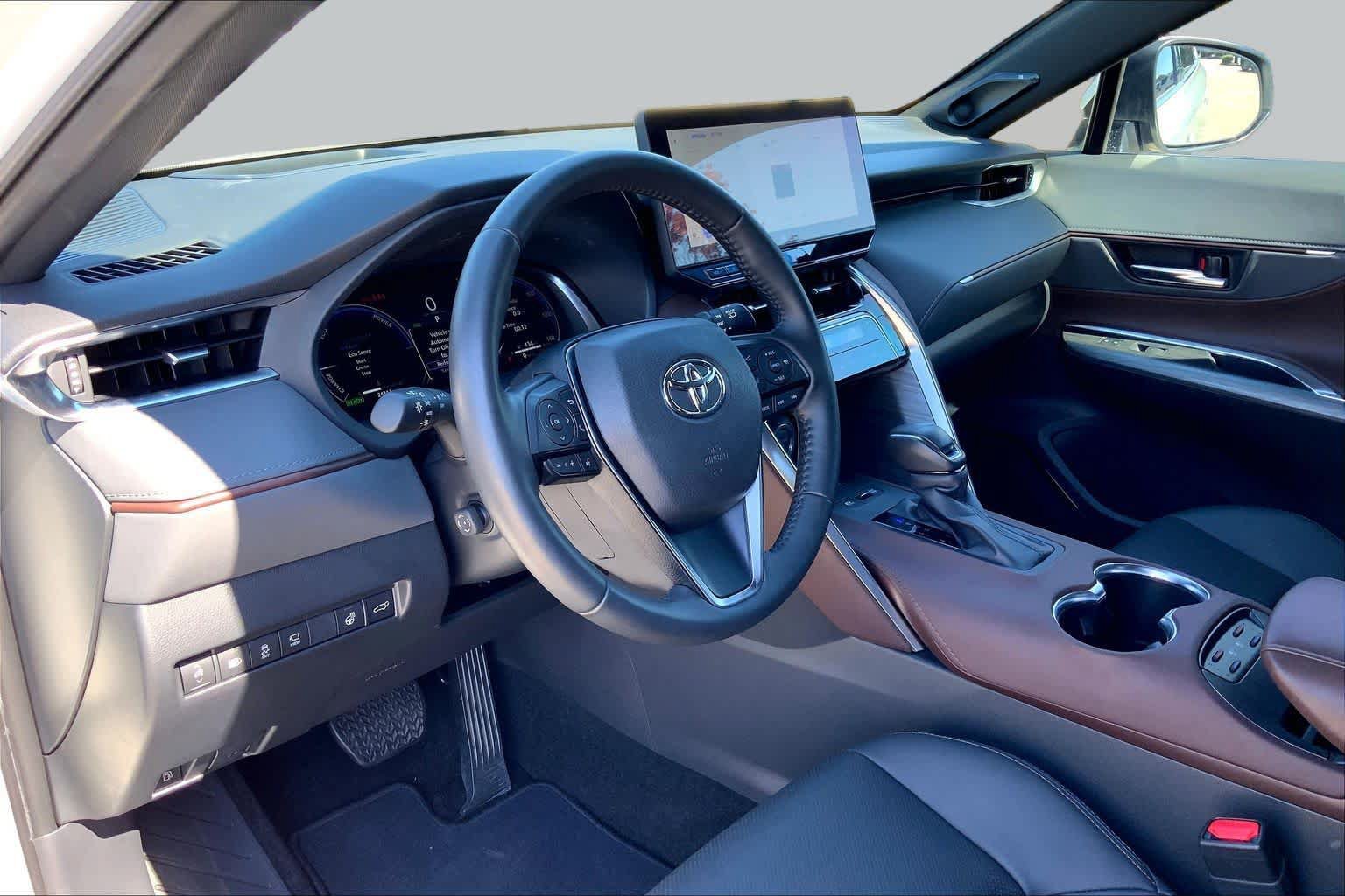 Used 2024 Toyota Venza Limited AWD/4WD image 17