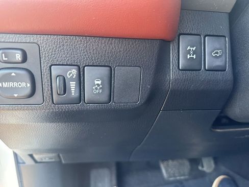 Used 2014 Toyota RAV4 Limited AWD/4WD image 18