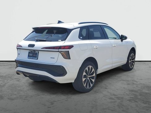 New 2026 Audi Q3 quattro 2.0T AWD/4WD image 4