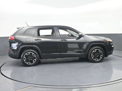 Used 2016 Jeep Cherokee Sport AWD/4WD image 7