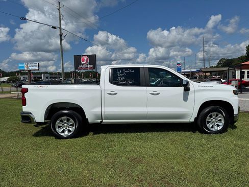 Used 2020 Chevrolet Silverado 1500 LT w/ Remote Start Package AWD/4WD image 2