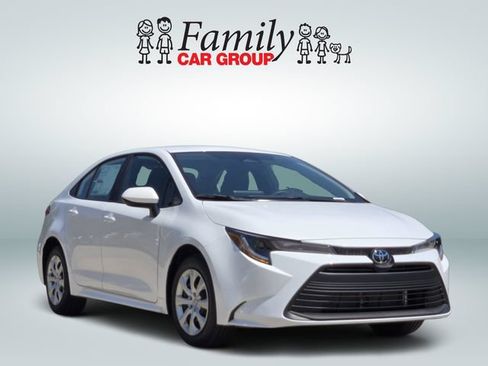 New 2026 Toyota Corolla LE FWD image 2