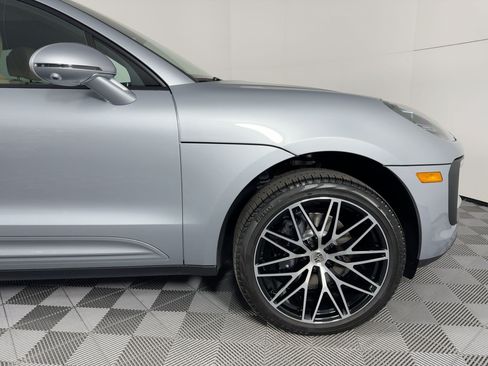 Certified 2026 Porsche Macan AWD/4WD image 12
