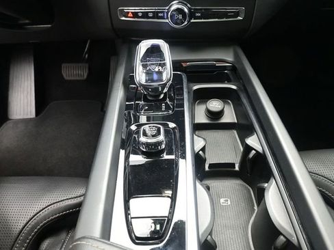 Used 2023 Volvo XC60 B5 Ultimate image 13