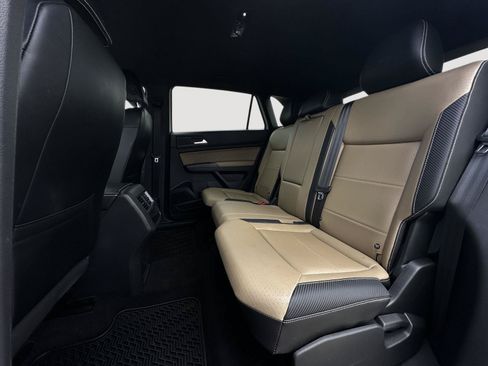 Used 2022 Volkswagen Atlas Cross Sport SE FWD image 21