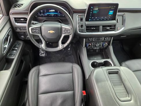 Used 2024 Chevrolet Suburban LT image 12