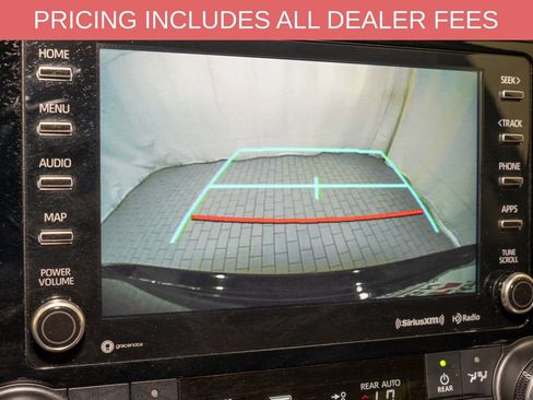 Used 2022 Toyota Highlander XLE AWD/4WD image 16