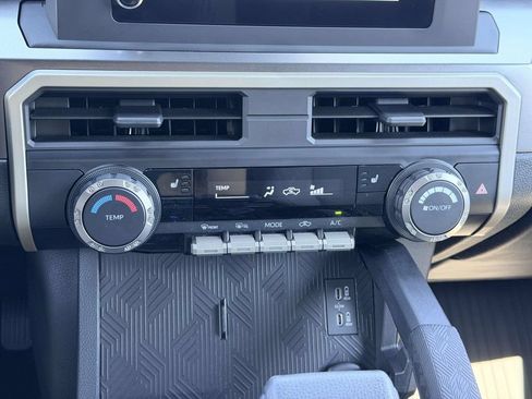 Certified 2025 Toyota Tacoma SR5 AWD/4WD image 5