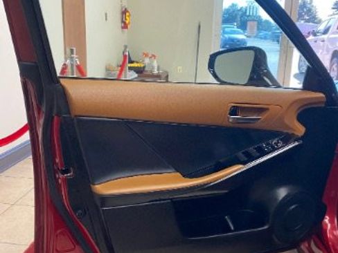 Used 2022 Lexus IS 300 image 10