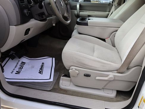 Used 2008 GMC Sierra 2500 SLE w/ Z71 Off-Road Package image 11