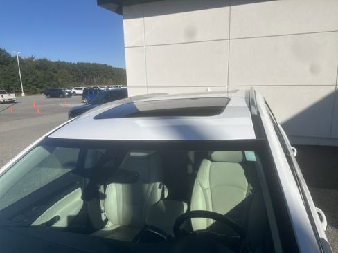 Used 2022 Buick Enclave Essence w/ Experience Buick Package image 11