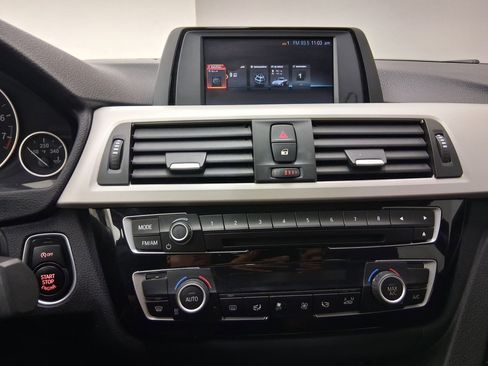 Used 2018 BMW 320i Sedan RWD image 24
