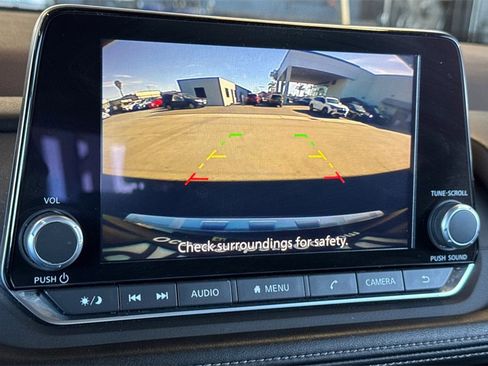 Used 2023 Nissan Rogue SV image 24