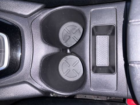 Used 2018 Nissan Rogue S image 17