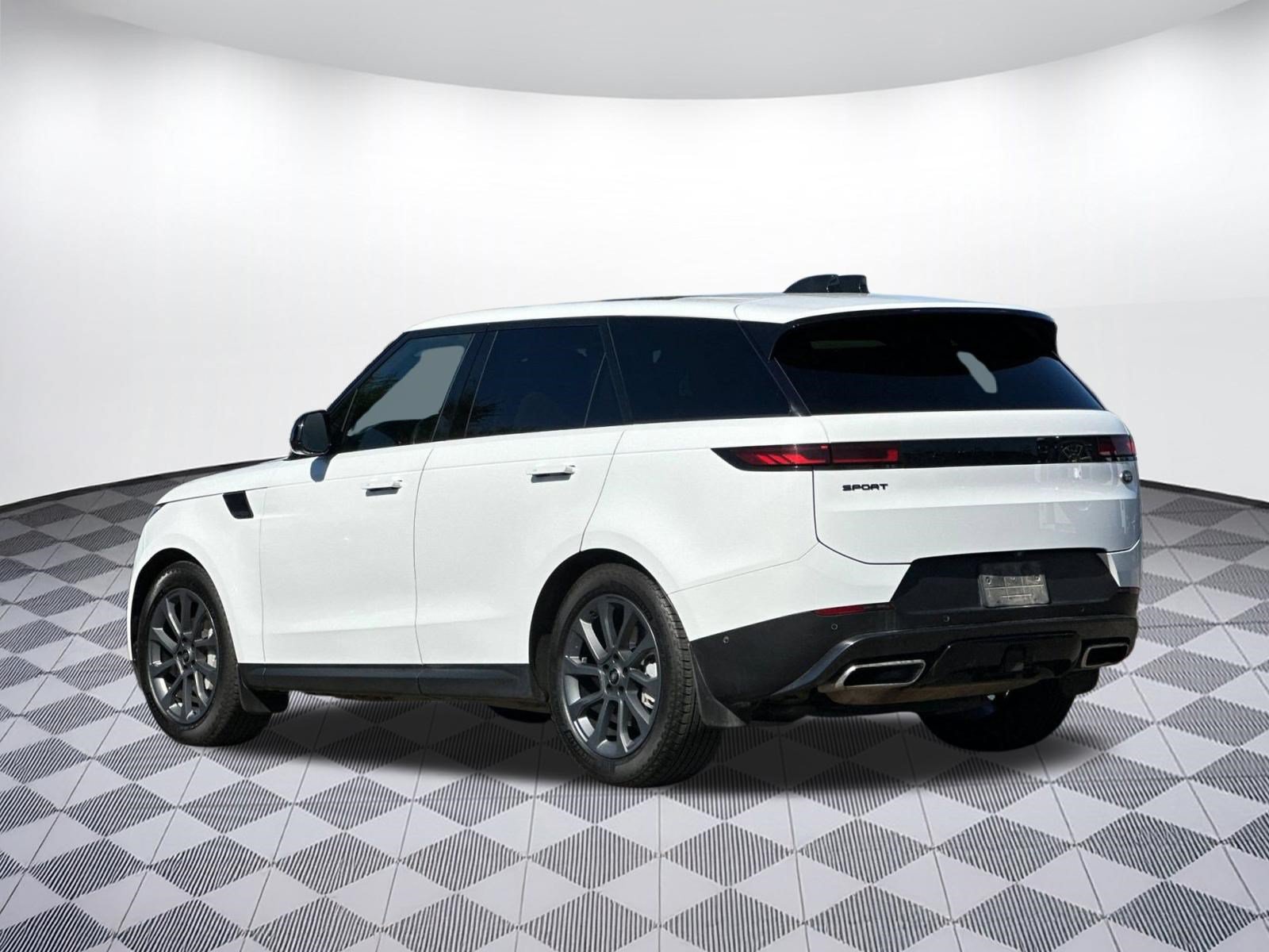 Used 2023 Land Rover Range Rover Sport SE AWD/4WD image 3