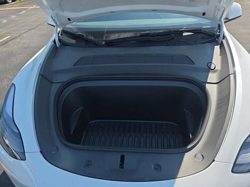 Used 2024 Tesla Model Y Long Range AWD/4WD image 3