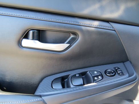 Used 2022 Nissan Sentra SV FWD image 14