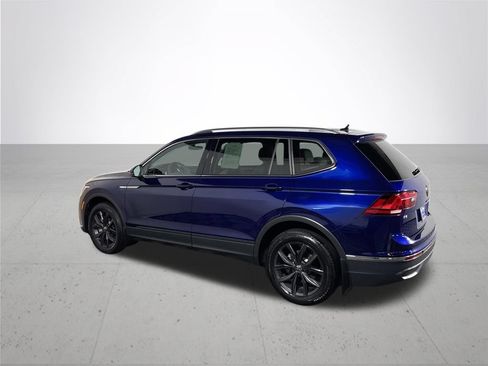 Certified 2024 Volkswagen Tiguan SE w/ Panoramic Sunroof Package AWD/4WD image 9