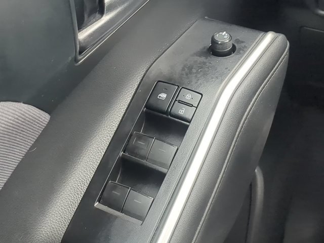 Used 2021 Toyota Highlander LE FWD image 28