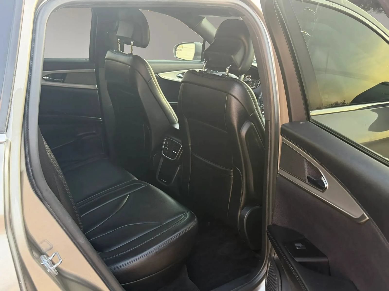 Used 2017 Lincoln MKX Premiere FWD image 18