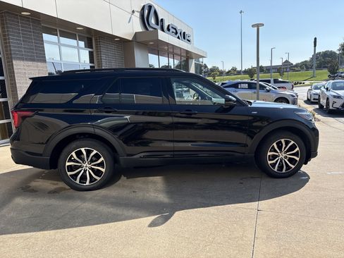 Used 2025 Ford Explorer ST-Line AWD/4WD image 29