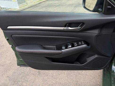 New 2025 Nissan Altima 2.5 SR image 18