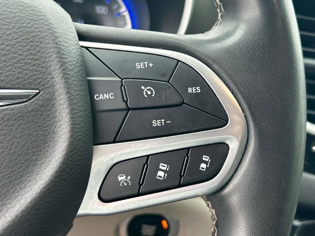 Used 2022 Chrysler Pacifica Touring-L FWD image 30