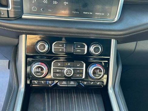 Used 2022 GMC Yukon XL Denali w/ Denali Premium Package image 23