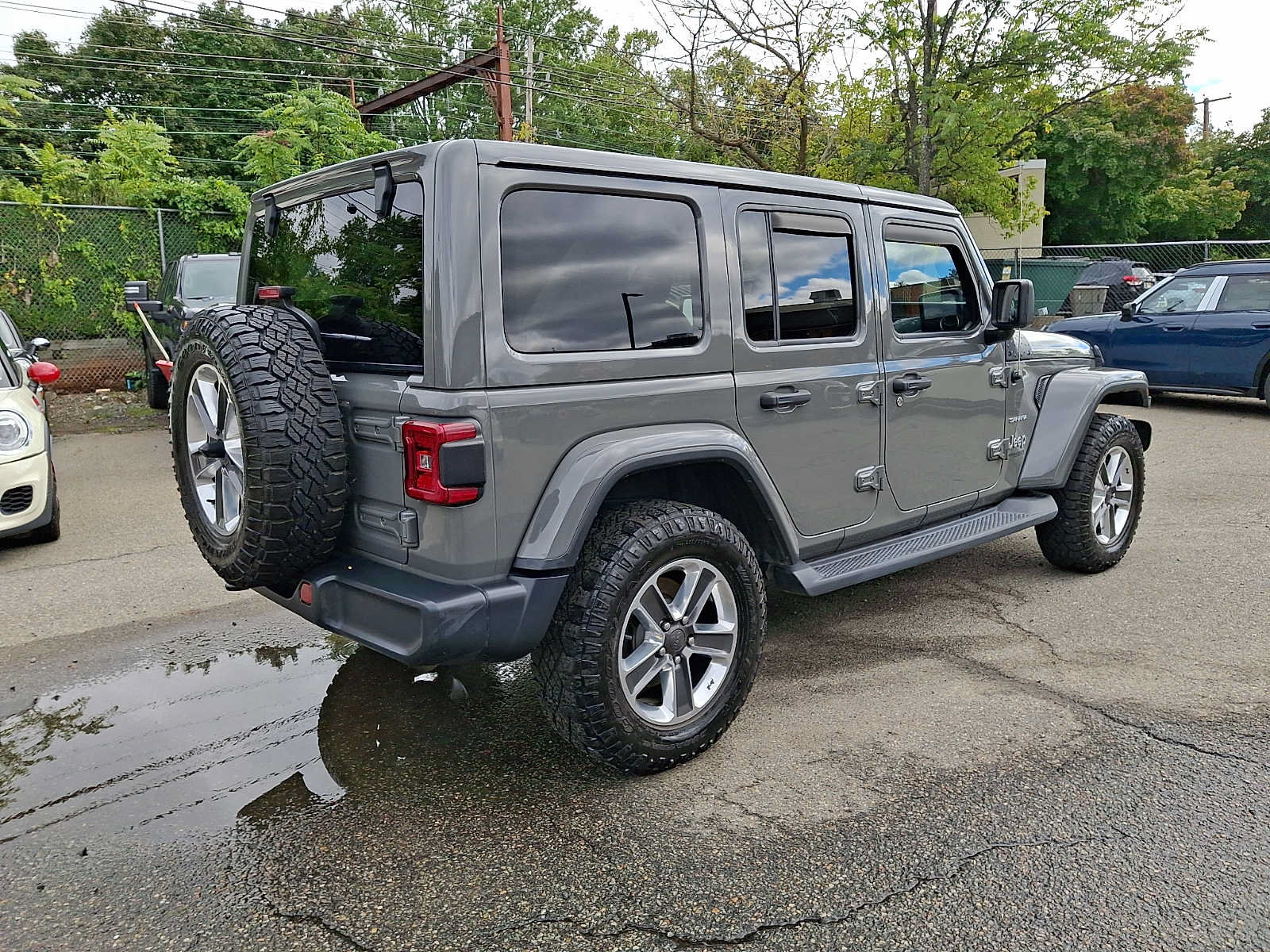 Used 2020 Jeep Wrangler Unlimited Sahara AWD/4WD image 6