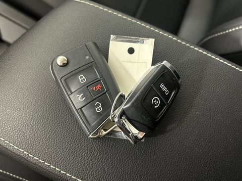 Used 2021 Volkswagen Tiguan SE w/ Panoramic Sunroof Package AWD/4WD image 19