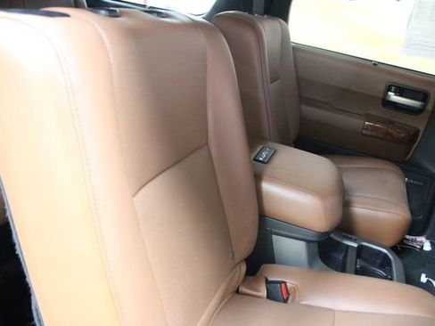Used 2018 Toyota Sequoia Platinum AWD/4WD image 9