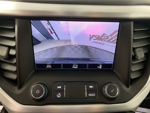 Used 2023 GMC Acadia SLE w/ Driver Convenience Package image 17