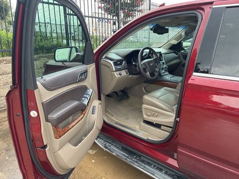 Used 2017 Chevrolet Suburban Premier RWD image 6