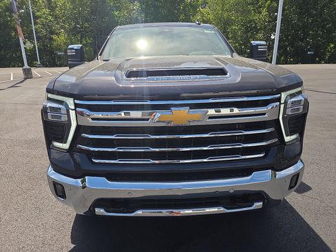 Used 2024 Chevrolet Silverado 2500 LTZ w/ LTZ Plus Package AWD/4WD image 8