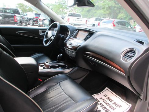 Used 2017 INFINITI QX60 Luxe w/ Deluxe Technology Package AWD/4WD image 16