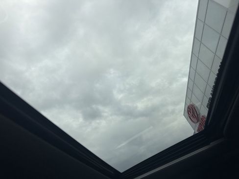 Used 2022 GMC Sierra 1500 AT4 w/ AT4 Premium Package image 8