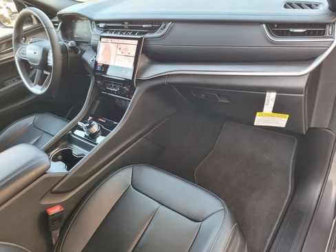 Certified 2025 Jeep Grand Cherokee Limited image 17