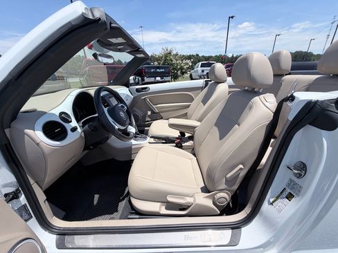 Used 2019 Volkswagen Beetle 2.0T S FWD image 22